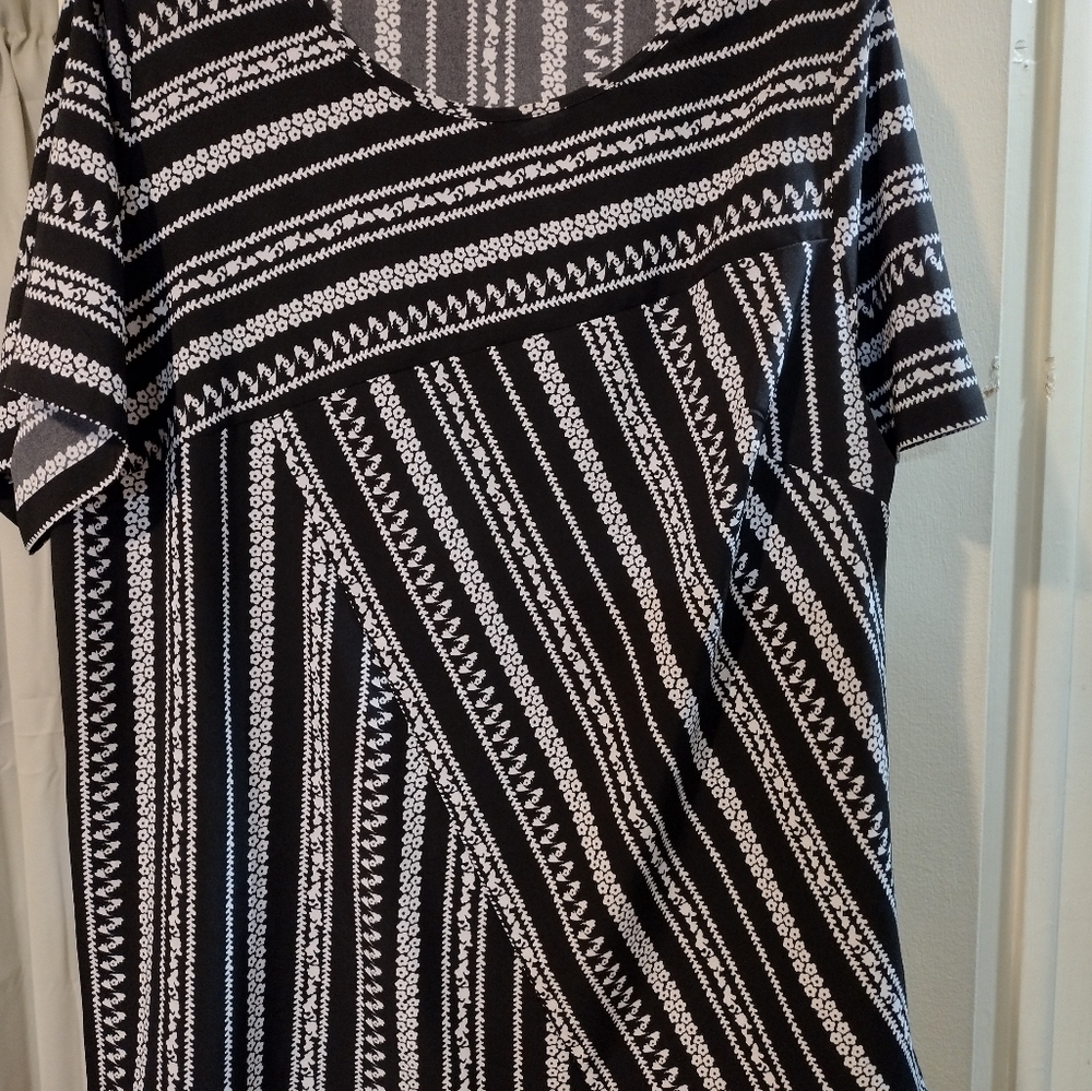 BloomChic Black and White Striped Patterned Blouse